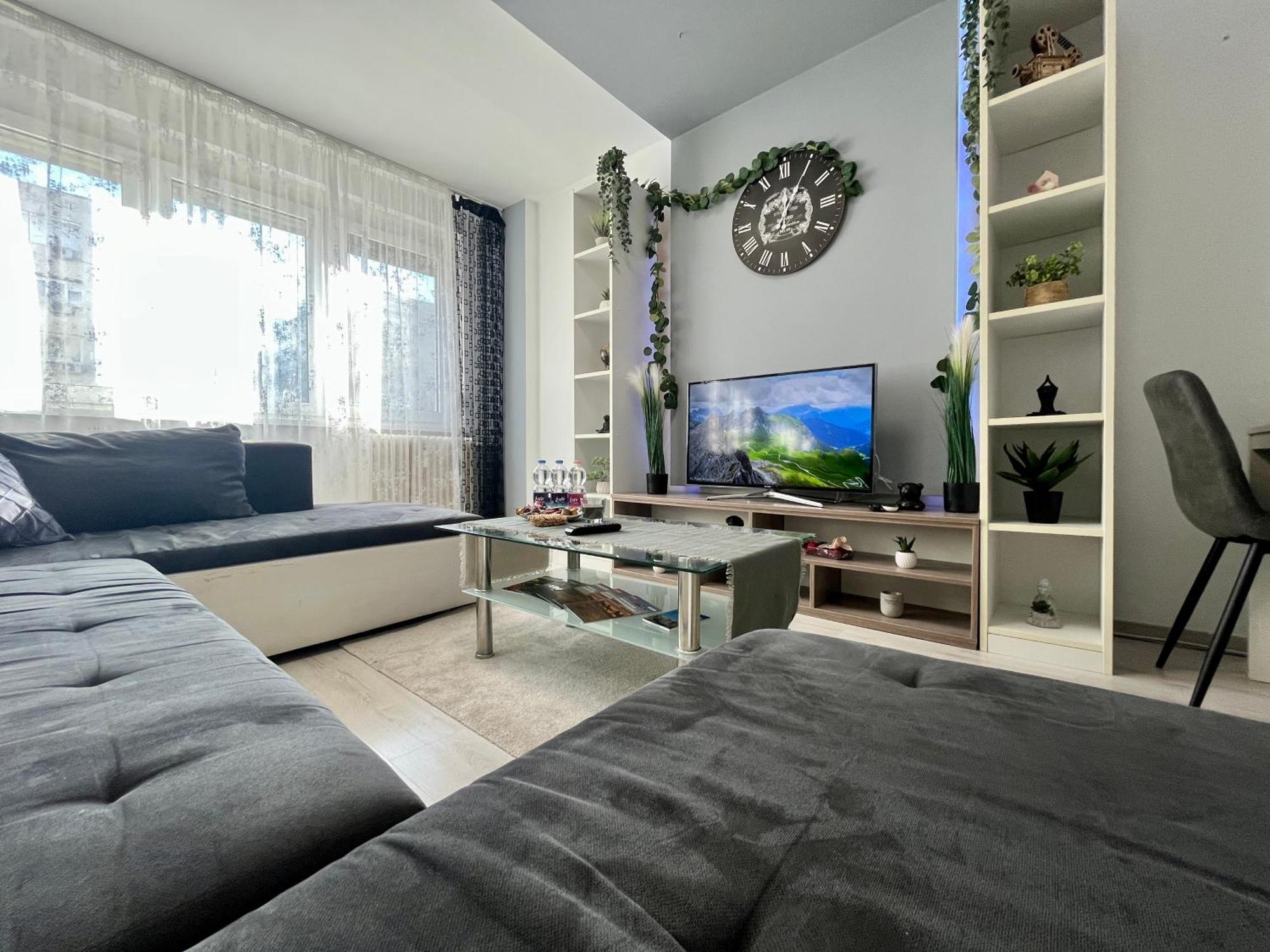 Greatforestsportandspauniversityflat Apartmán